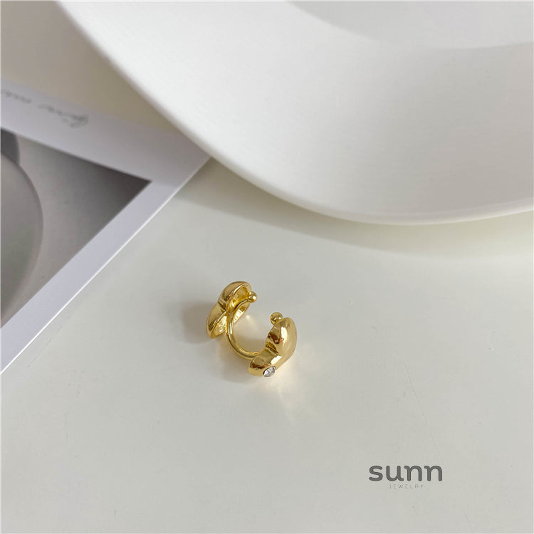 Amayra Silver Heart Ear Cuff [ORUGIP17]