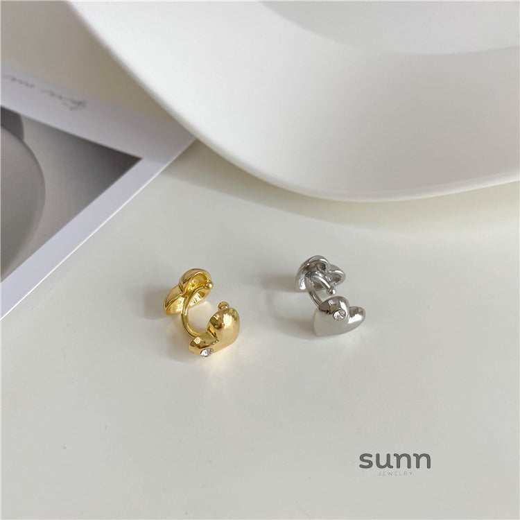 Amayra Silver Heart Ear Cuff [TQLKOWD8]