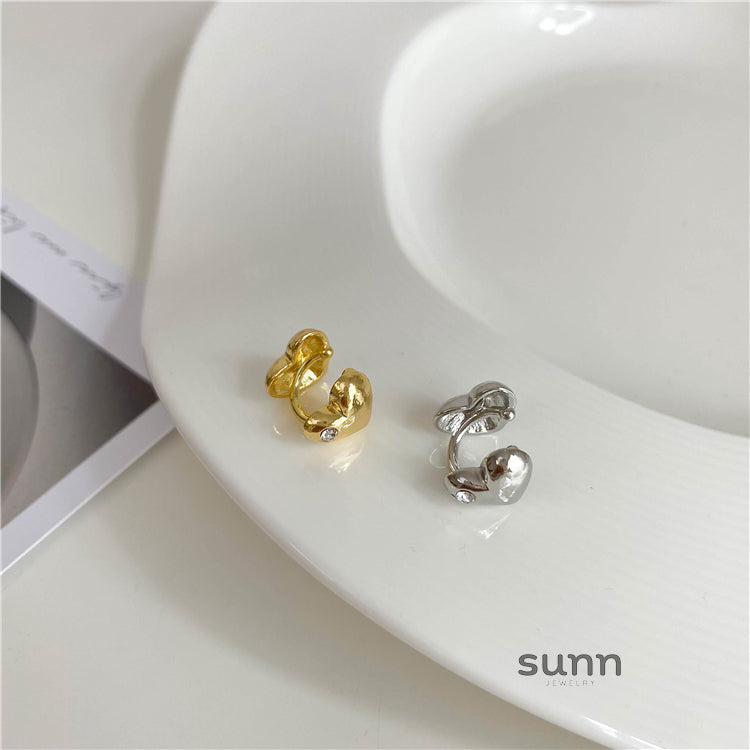 Amayra Silver Heart Ear Cuff [RN98R61B]
