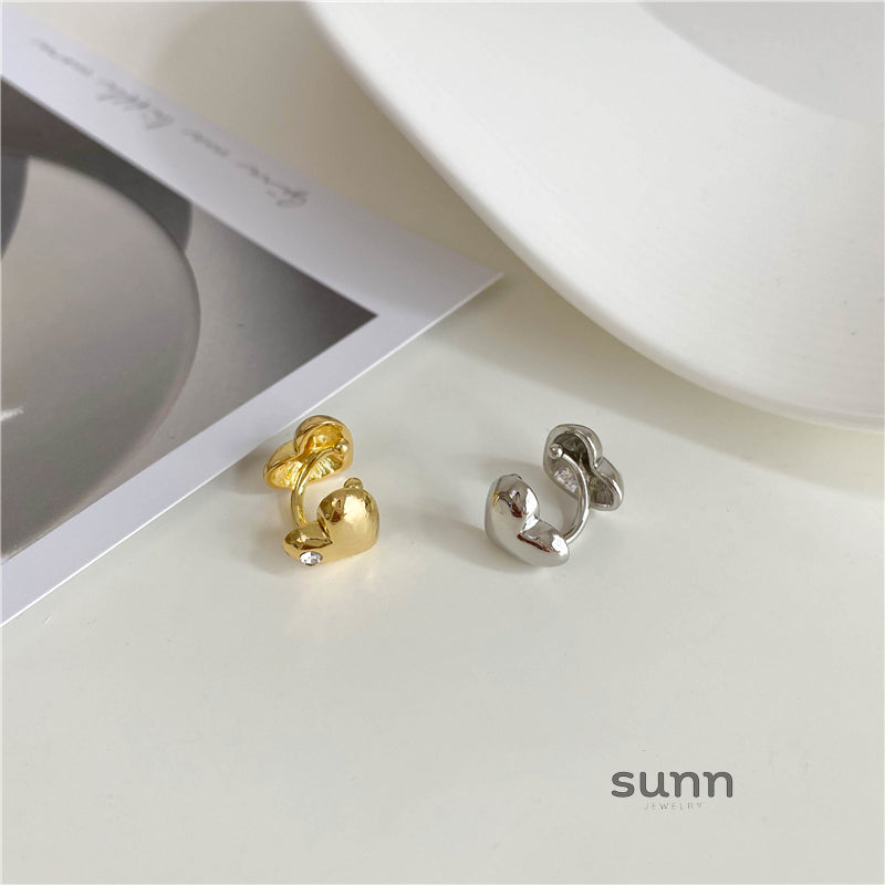 Amayra Silver Heart Ear Cuff [49WWRG5K]