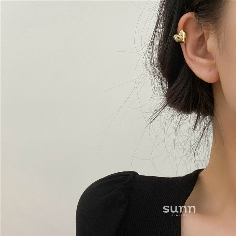 Amayra Silver Heart Ear Cuff [FJRET5LV]