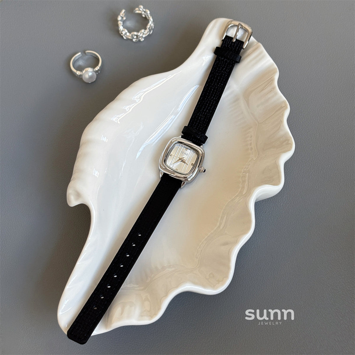 Amberley Retro Leather Watch [IPQF19LE]