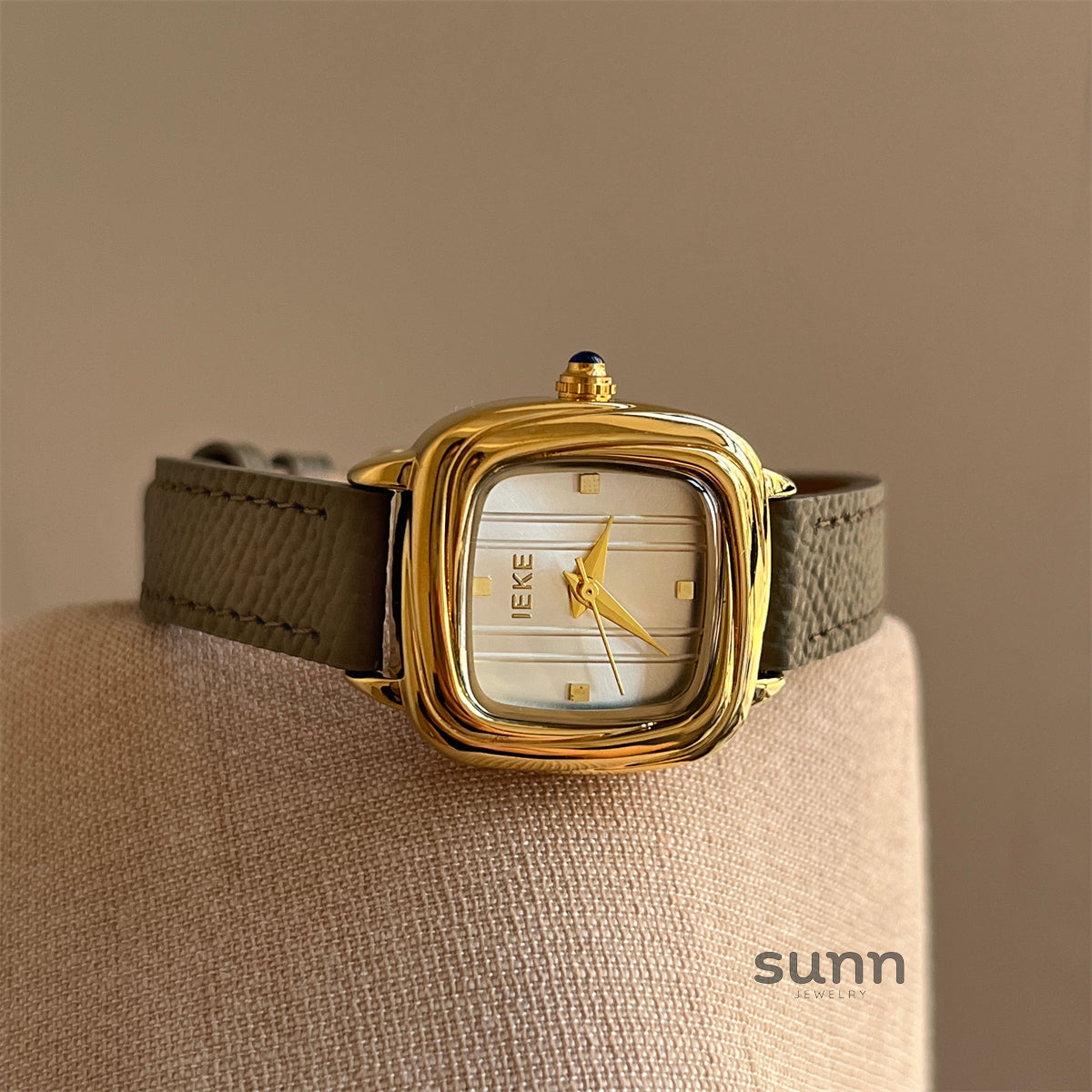 Amberley Retro Leather Watch [XEZY4J7L]