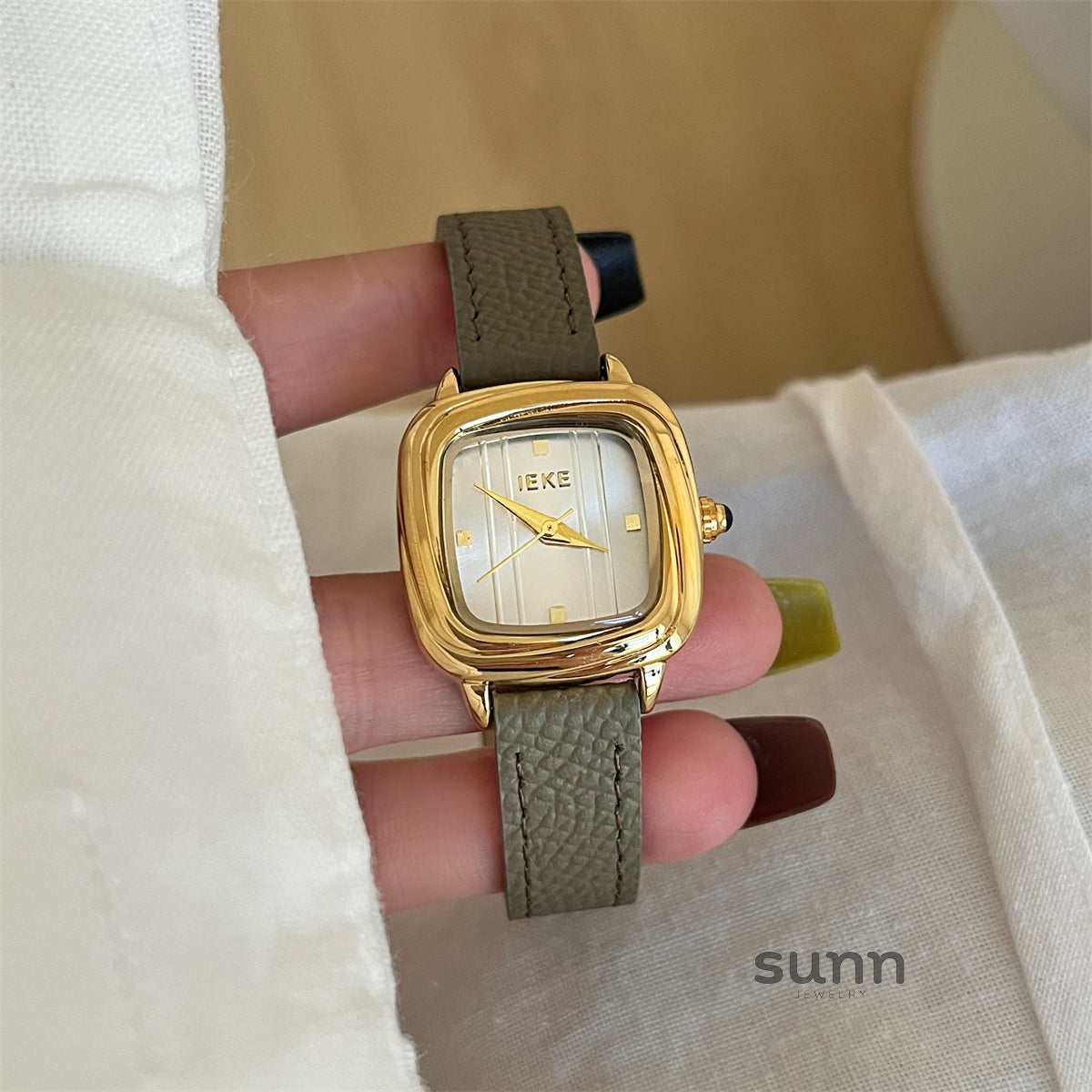 Amberley Retro Leather Watch [NR49CZ6C]