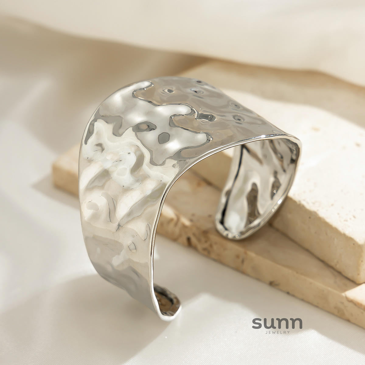 Amberly Asymmetrical Metal Cuff [0TRD210T]