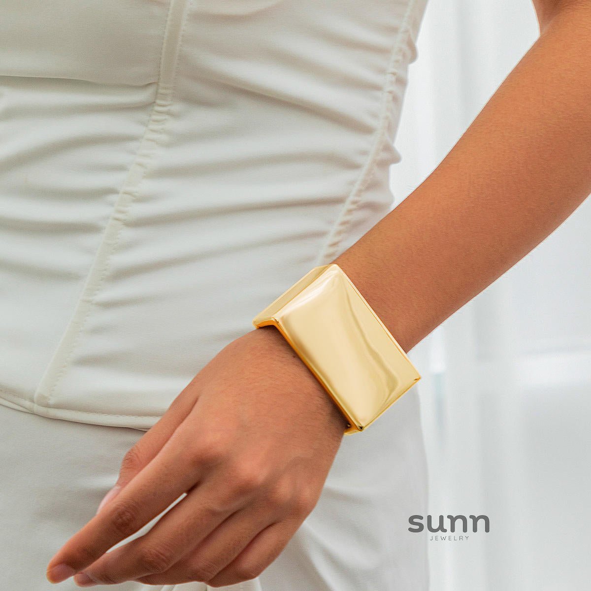 Amberly Asymmetrical Metal Cuff [OUMF1KDV]