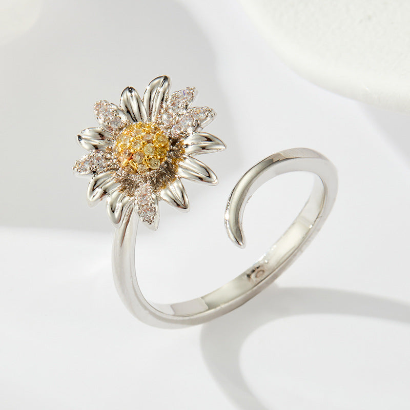 Amberlyn Dainty Daisy Ring [NL2UFOZH]