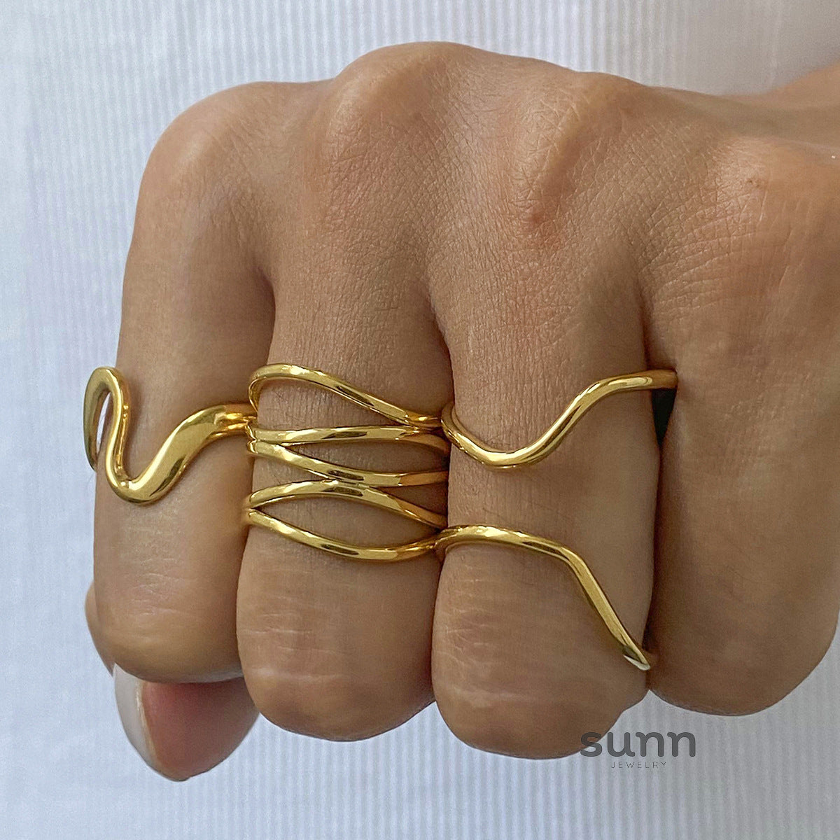 Ameena Minimalist Gold Ring [VD8GDR05]