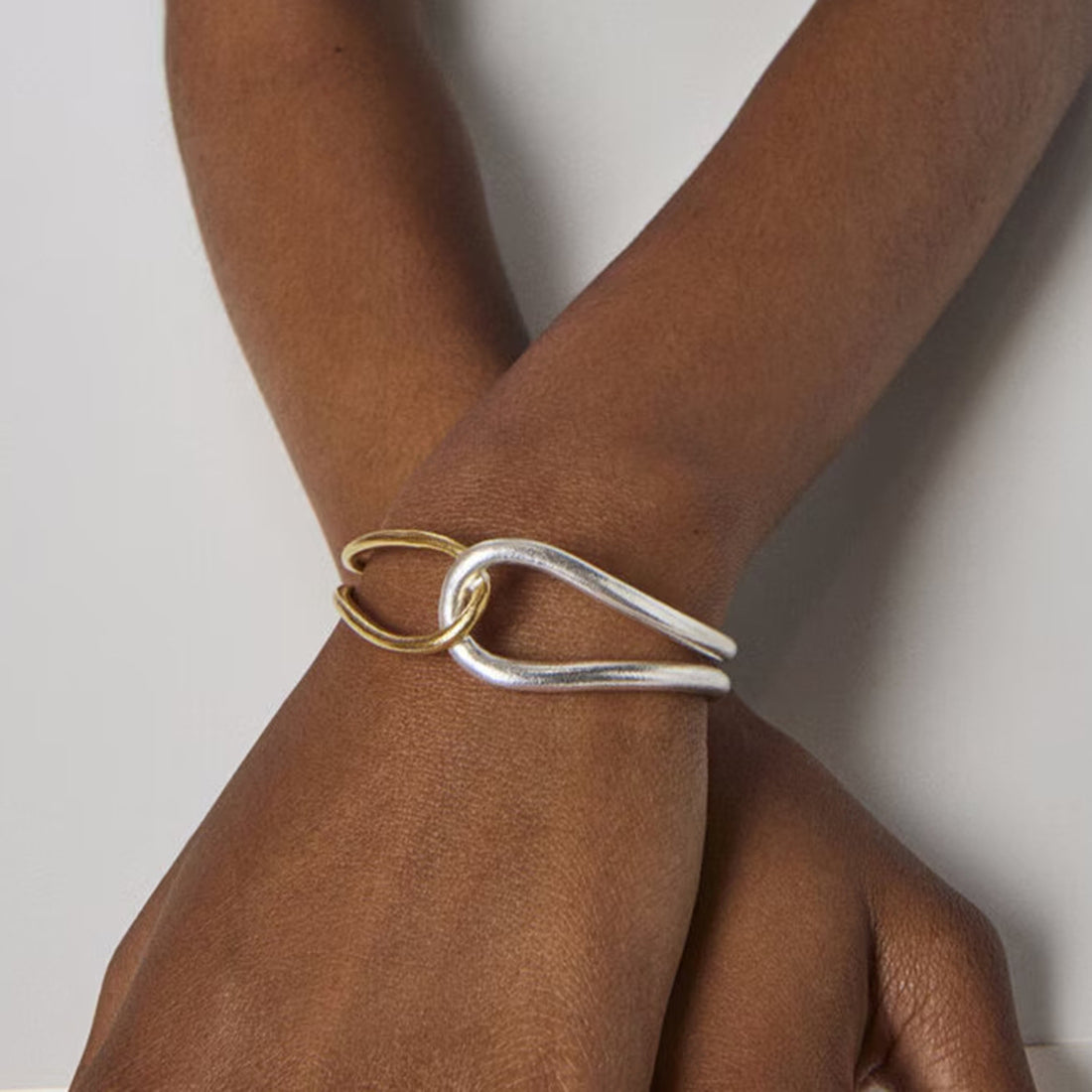 Ameliah Sculpted Cuff Bracelet [MJVL86UD]