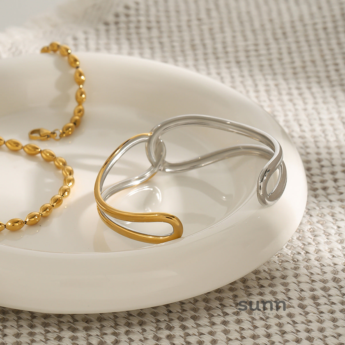 Ameliah Sculpted Cuff Bracelet [T51EHGSH]