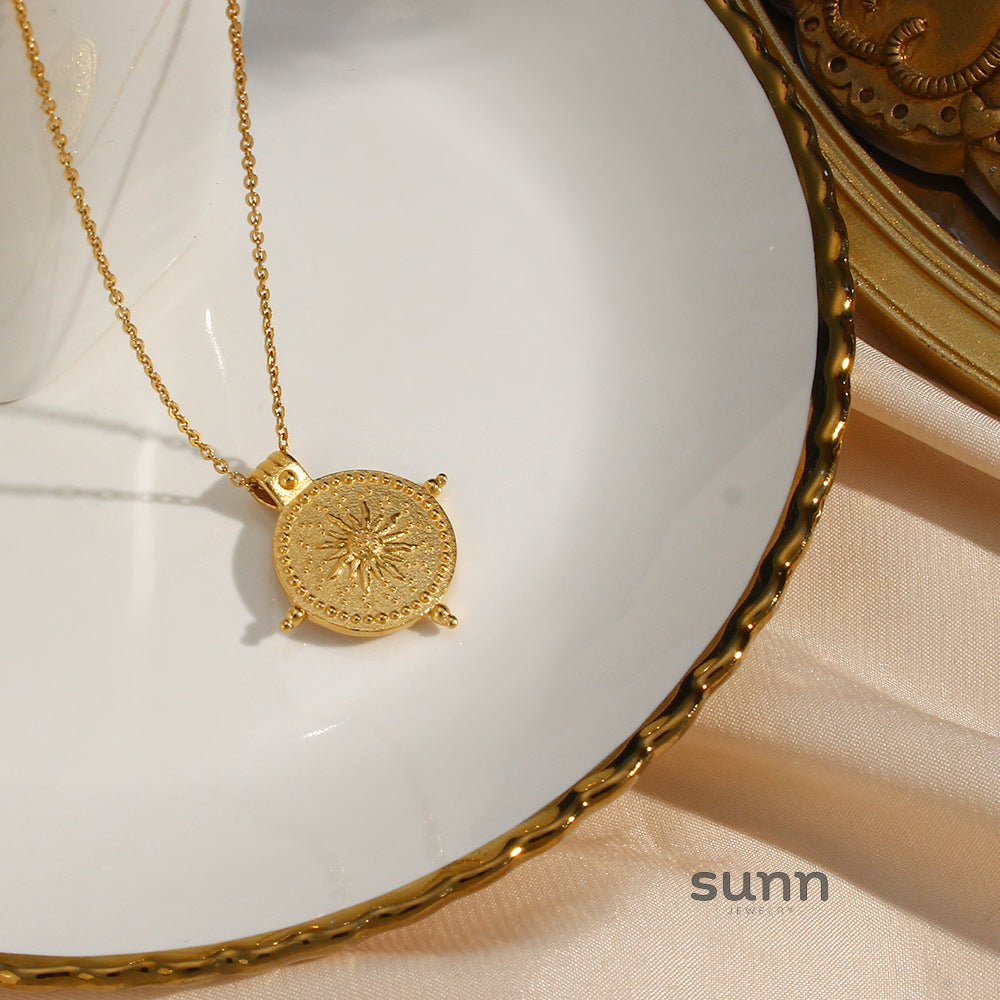 Ameliana Gold Sun Compass Necklace [9WNFZN7H]