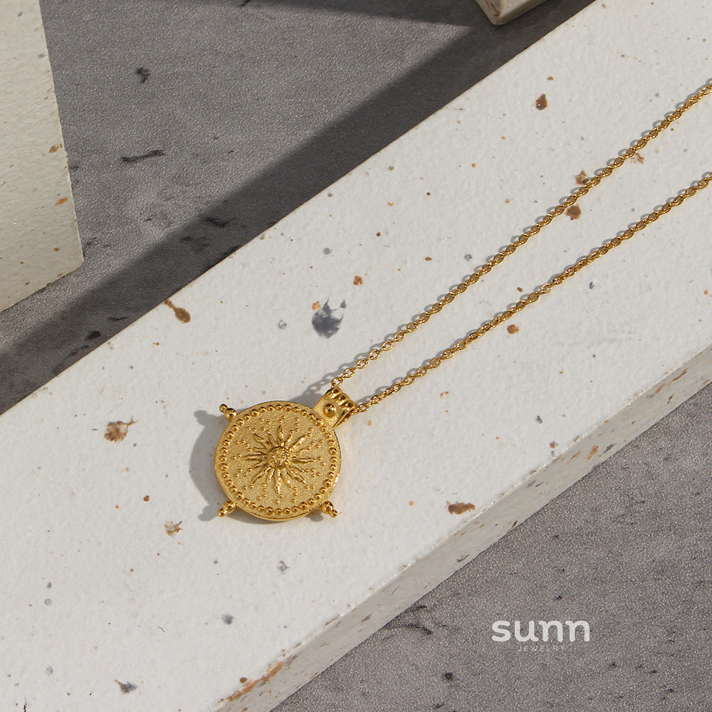 Ameliana Gold Sun Compass Necklace [R8GORN77]