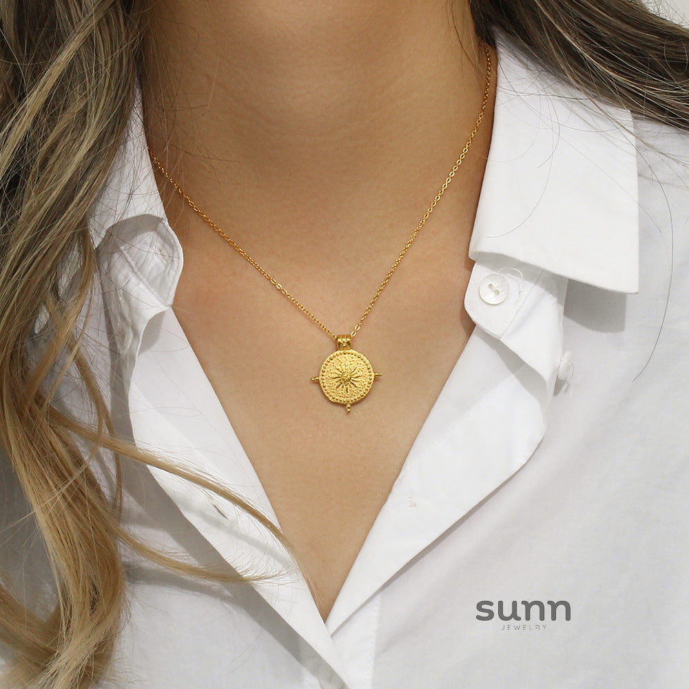 Ameliana Gold Sun Compass Necklace [YH8JI4R6]