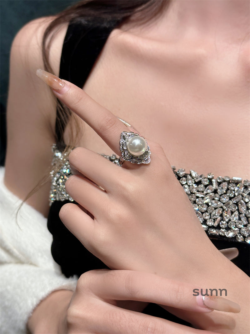 Ameliana Zircon Pearl Ring [MH7U0W0Y]