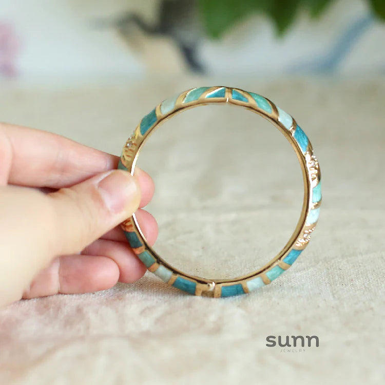 Amellia Enamel Eye Bangle