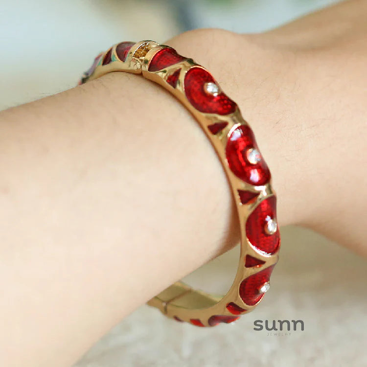 Amellia Enamel Eye Bangle