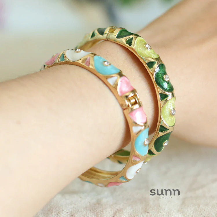 Amellia Enamel Eye Bangle