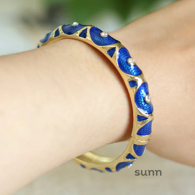 Amellia Enamel Eye Bangle
