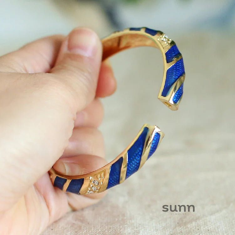 Amellia Enamel Eye Bangle
