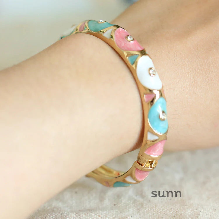 Amellia Enamel Eye Bangle