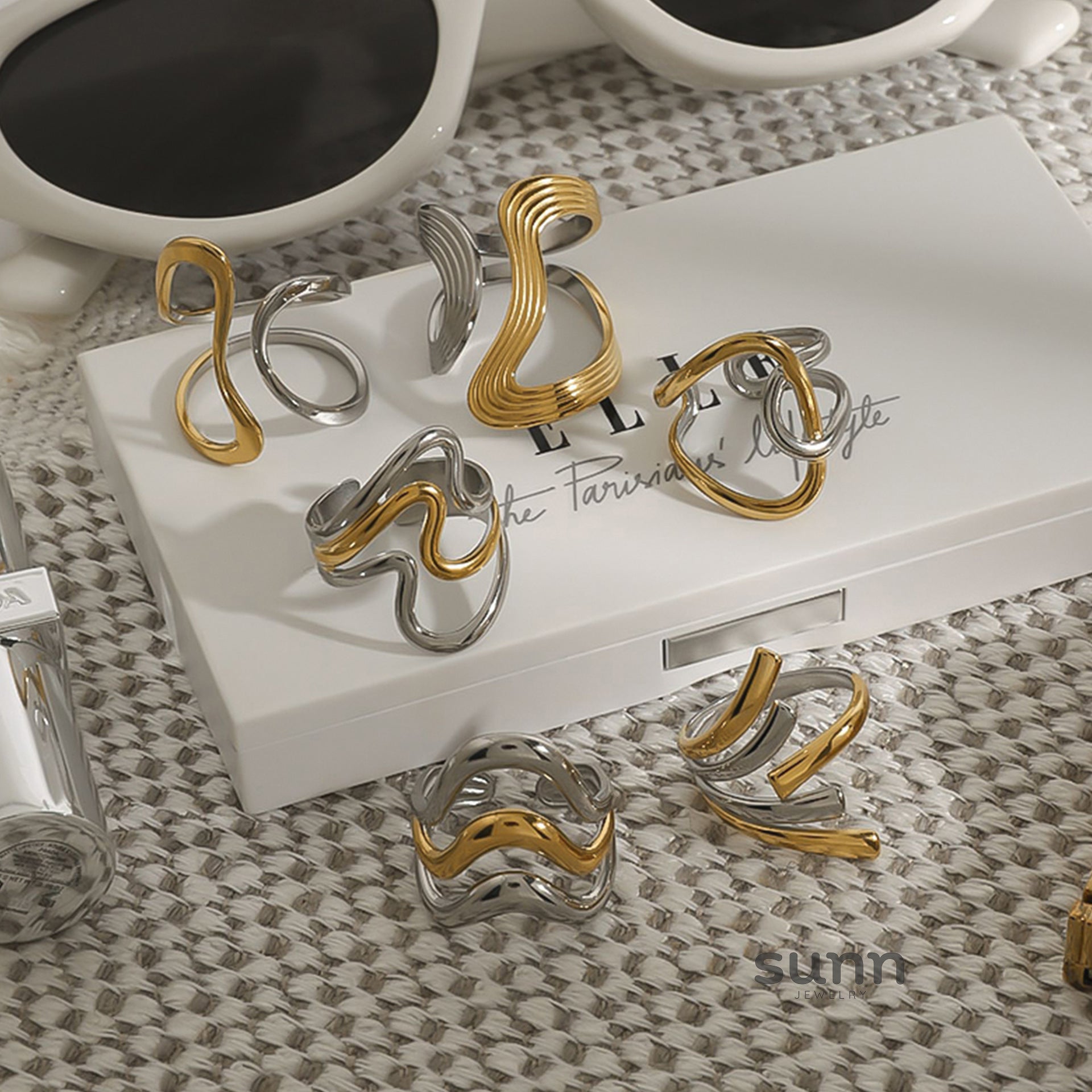 Amellia Modern Band Ring [W662FDBE]