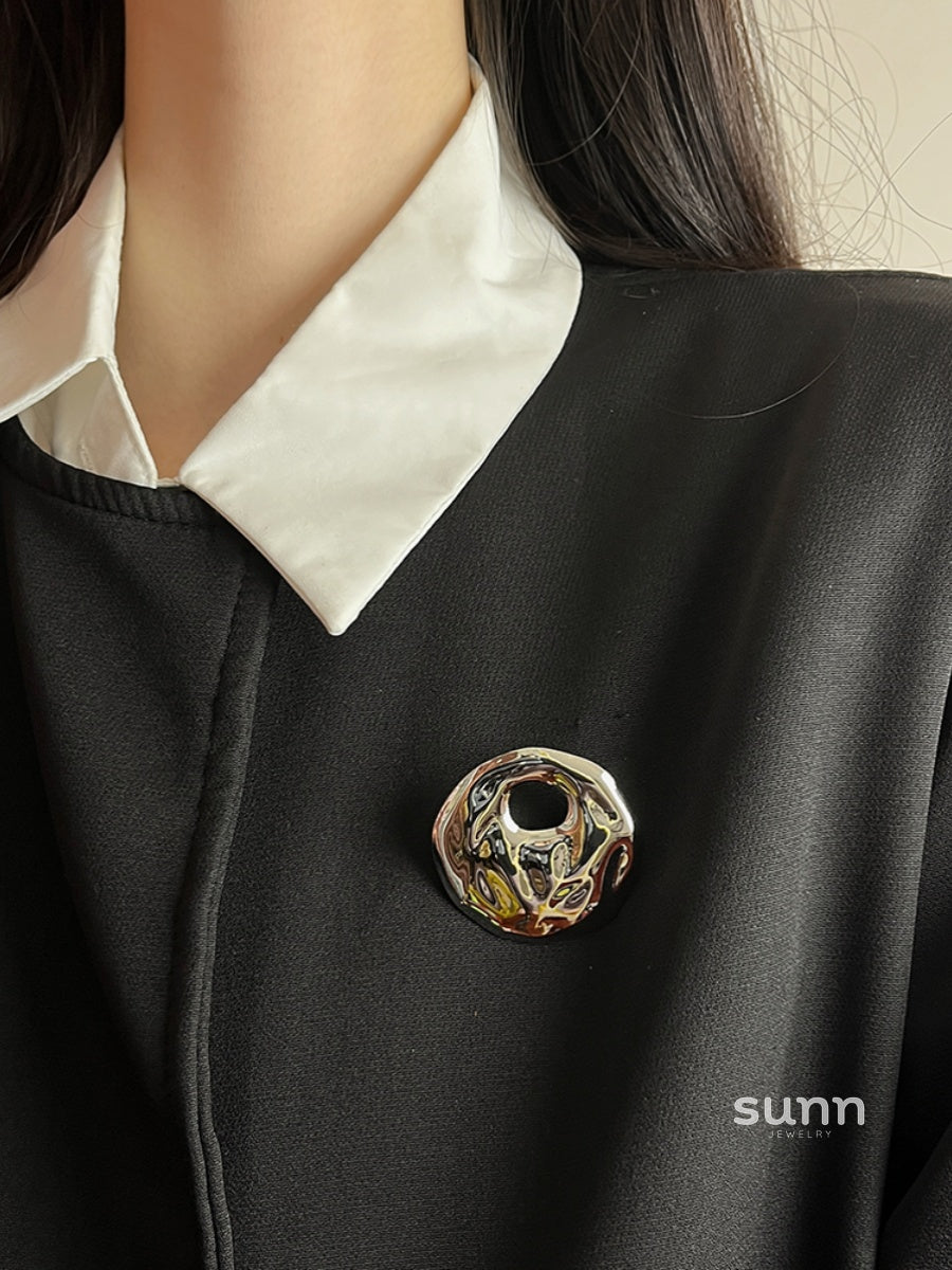 Amelya Water Ripple Brooch [U30LT7TC]