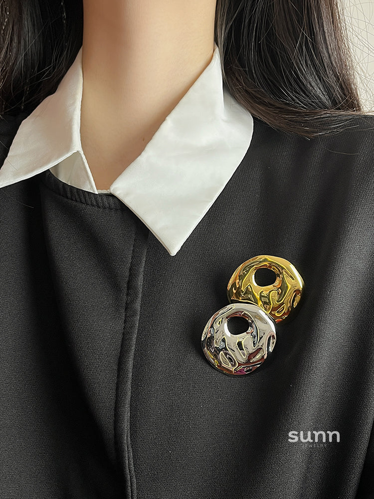 Amelya Water Ripple Brooch [VV0T7S9A]