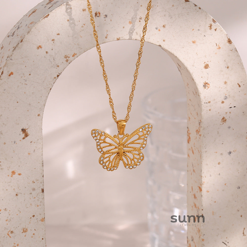 Amelya Zircon Butterfly Necklace [QMMRA9QX]