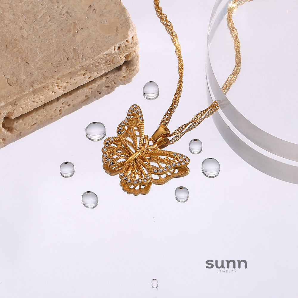 Amelya Zircon Butterfly Necklace [85WVS53Y]