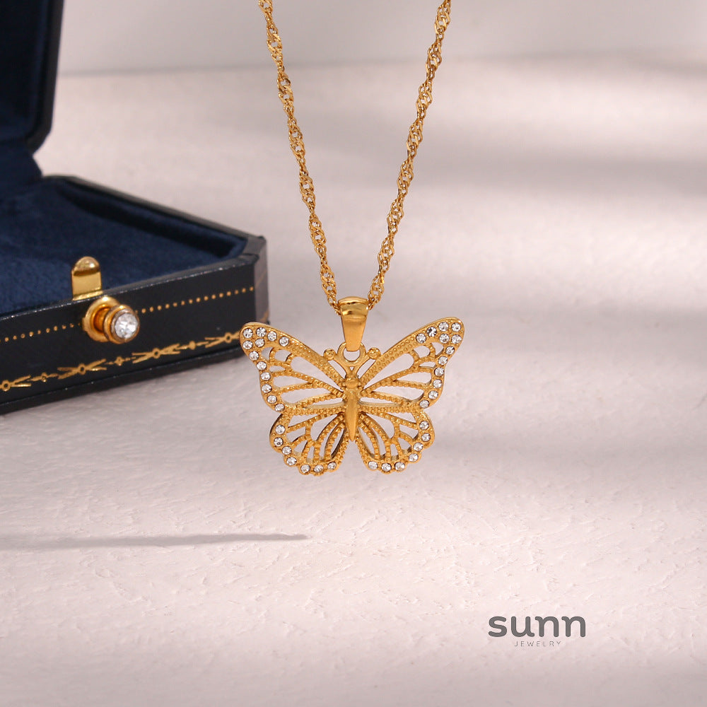 Amelya Zircon Butterfly Necklace [OOVH2CZP]
