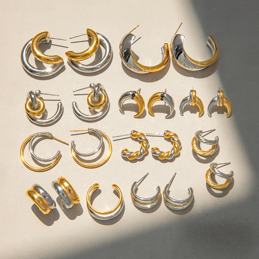 Amena Contrast Hoop Earrings [9OQL8XC3]
