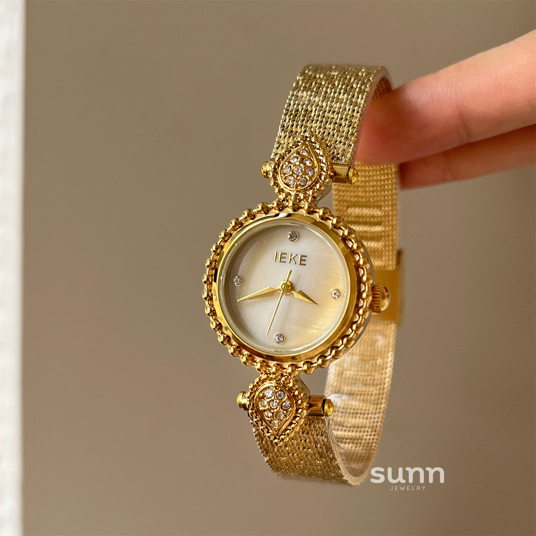 Amia Mother-of-Pearl Watch [FCRM4IKS]