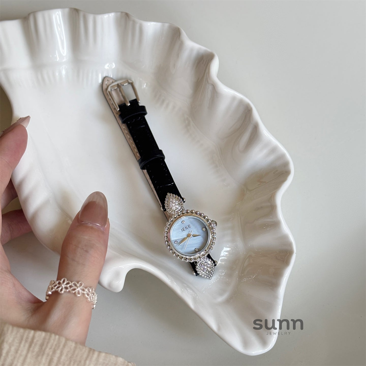 Amia Mother-of-Pearl Watch [OCXJ69T9]