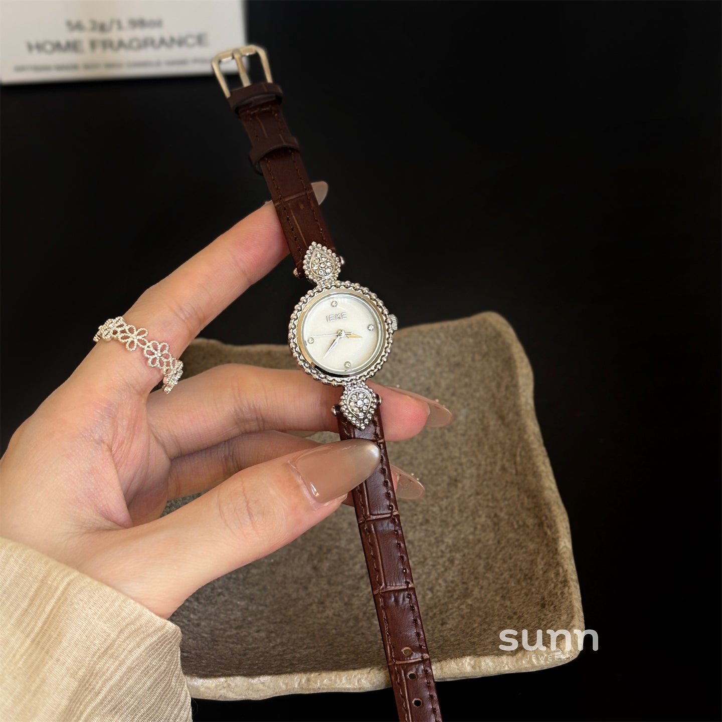 Amia Mother-of-Pearl Watch [KXZPBVMQ]