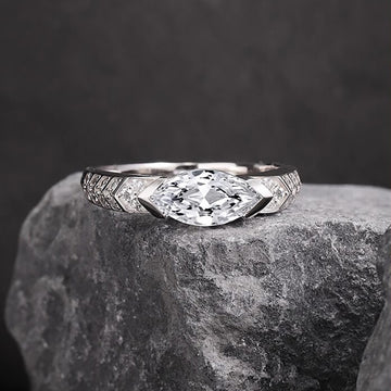 Amilliana Moissanite Horus Ring [V9X39EVT]