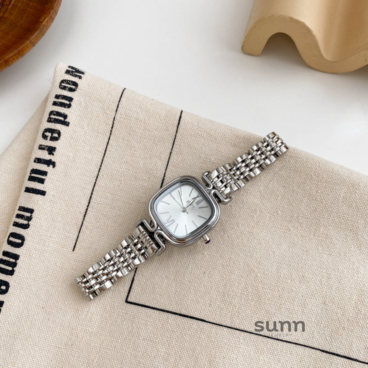 Amilya Elegant Square Timepiece [KV8QMJX0]
