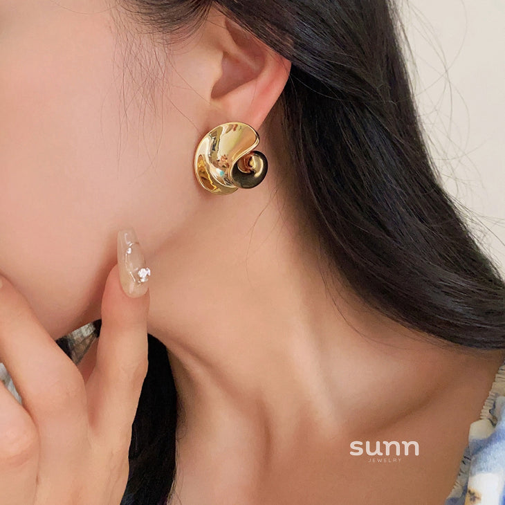 Amilya Sculptural Metal Hoops [SUP29S7S]