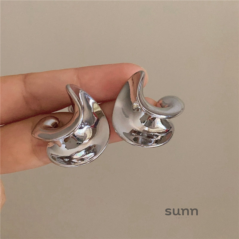 Amilya Sculptural Metal Hoops [H6XDRQYD]