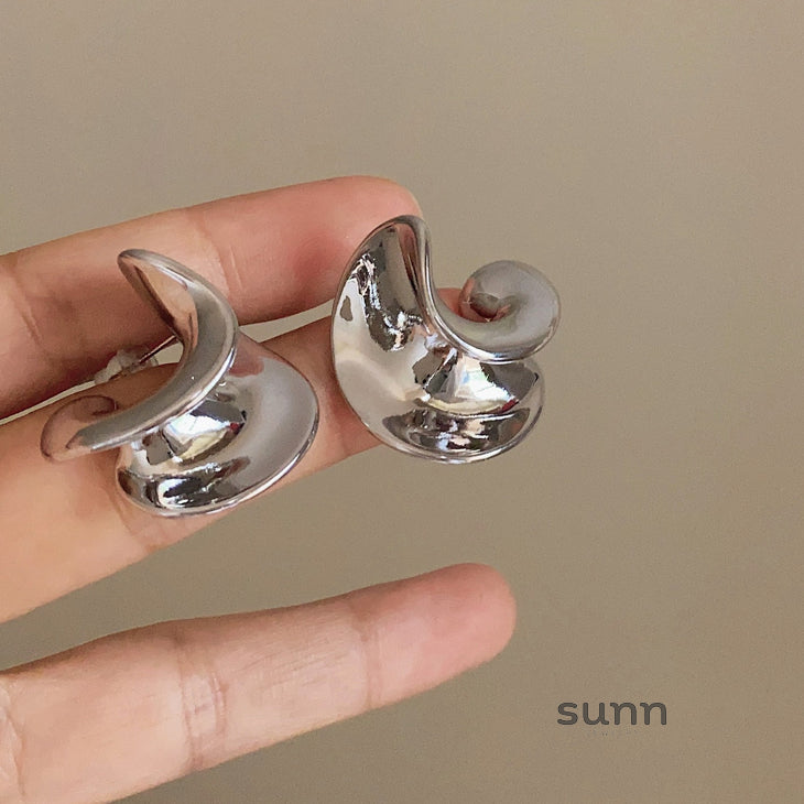 Amilya Sculptural Metal Hoops [7E9ZYD3C]