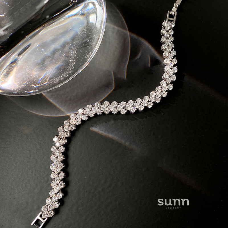 Aminata Sparkling Heart Bracelet [QANTRHYP]