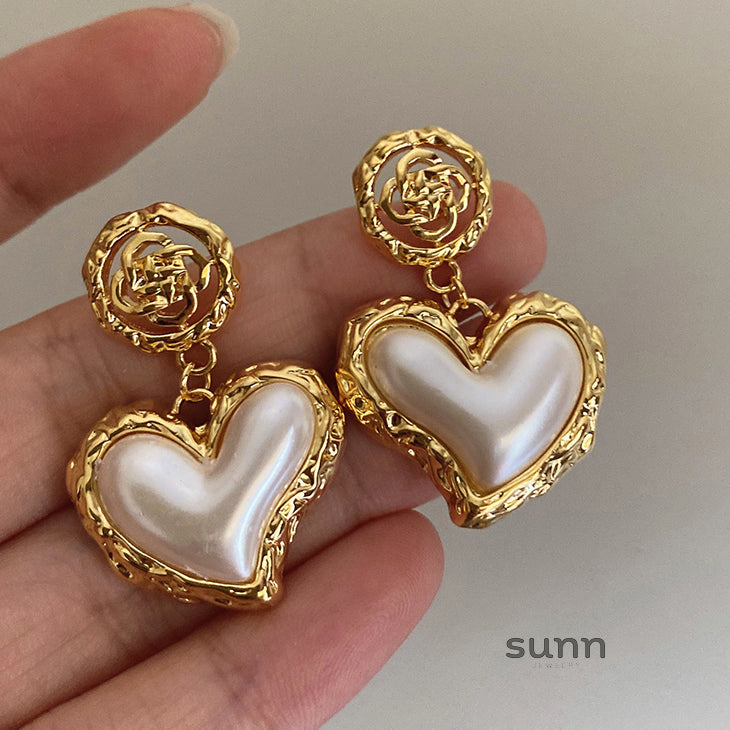 Amira Gold Heart Earrings [22CX1DFQ]