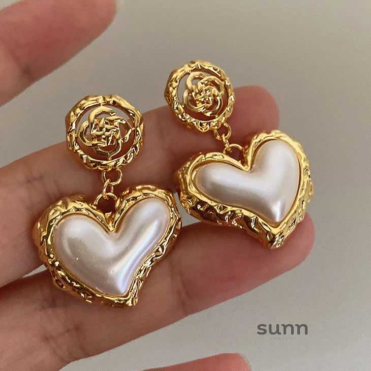 Amira Gold Heart Earrings [2F22E22O]