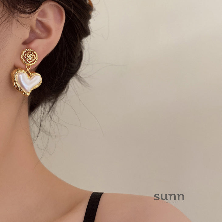 Amira Gold Heart Earrings [P6JA59SI]