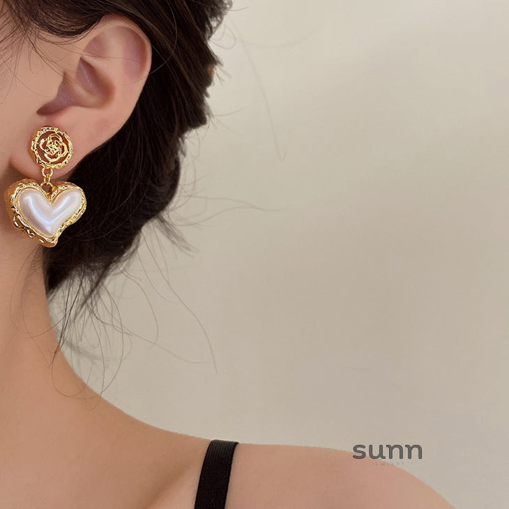 Amira Gold Heart Earrings [DC1K6Y5P]