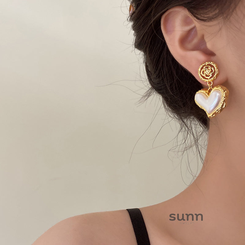 Amira Gold Heart Earrings [4Q84NMTI]