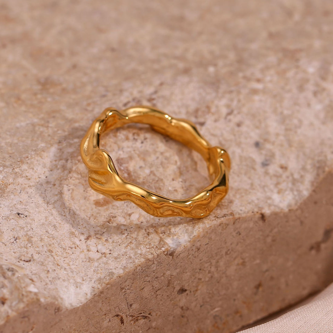 Amiyah Sculptural Gold Ring [DBD3B4GT]