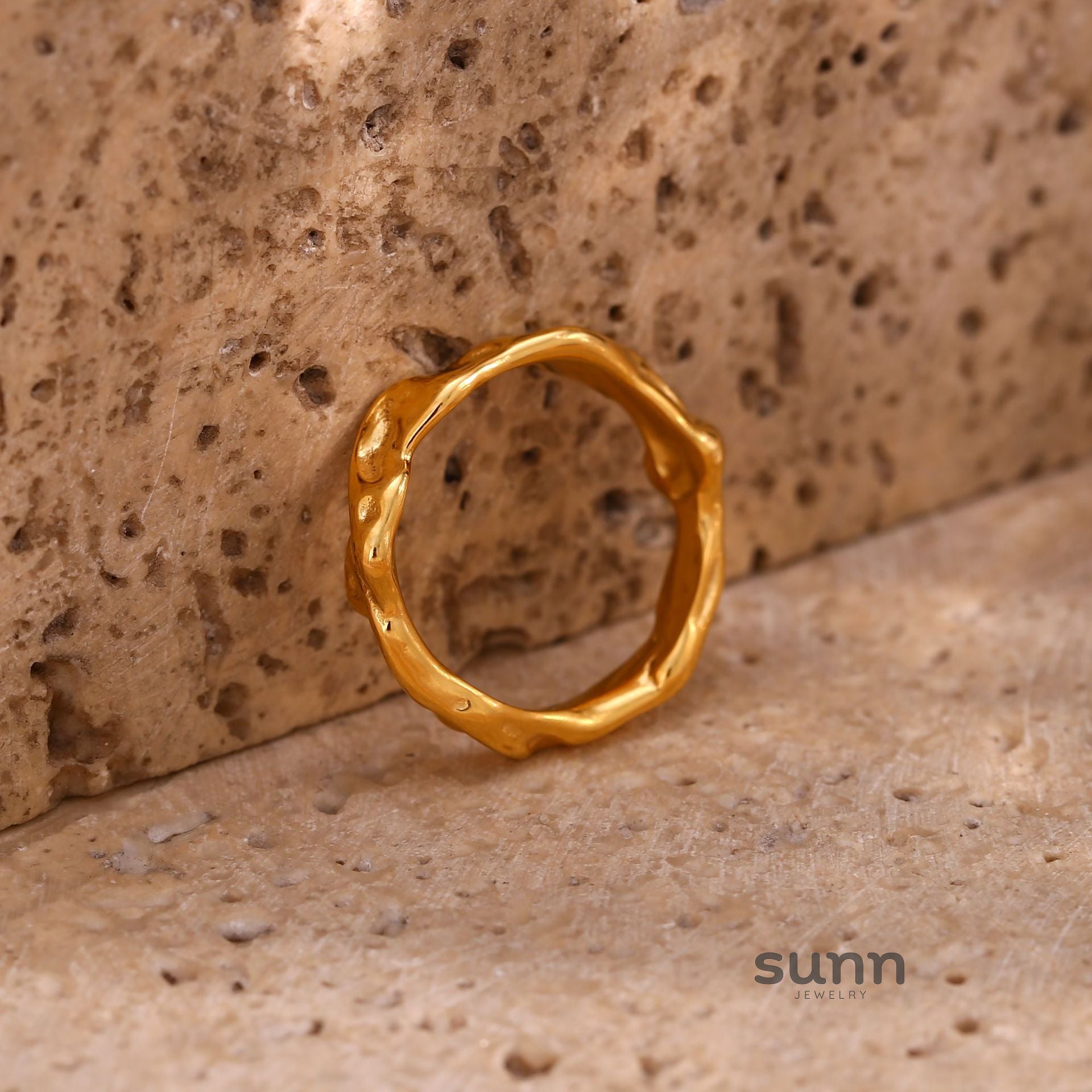 Amiyah Sculptural Gold Ring [2ZOKNVWO]