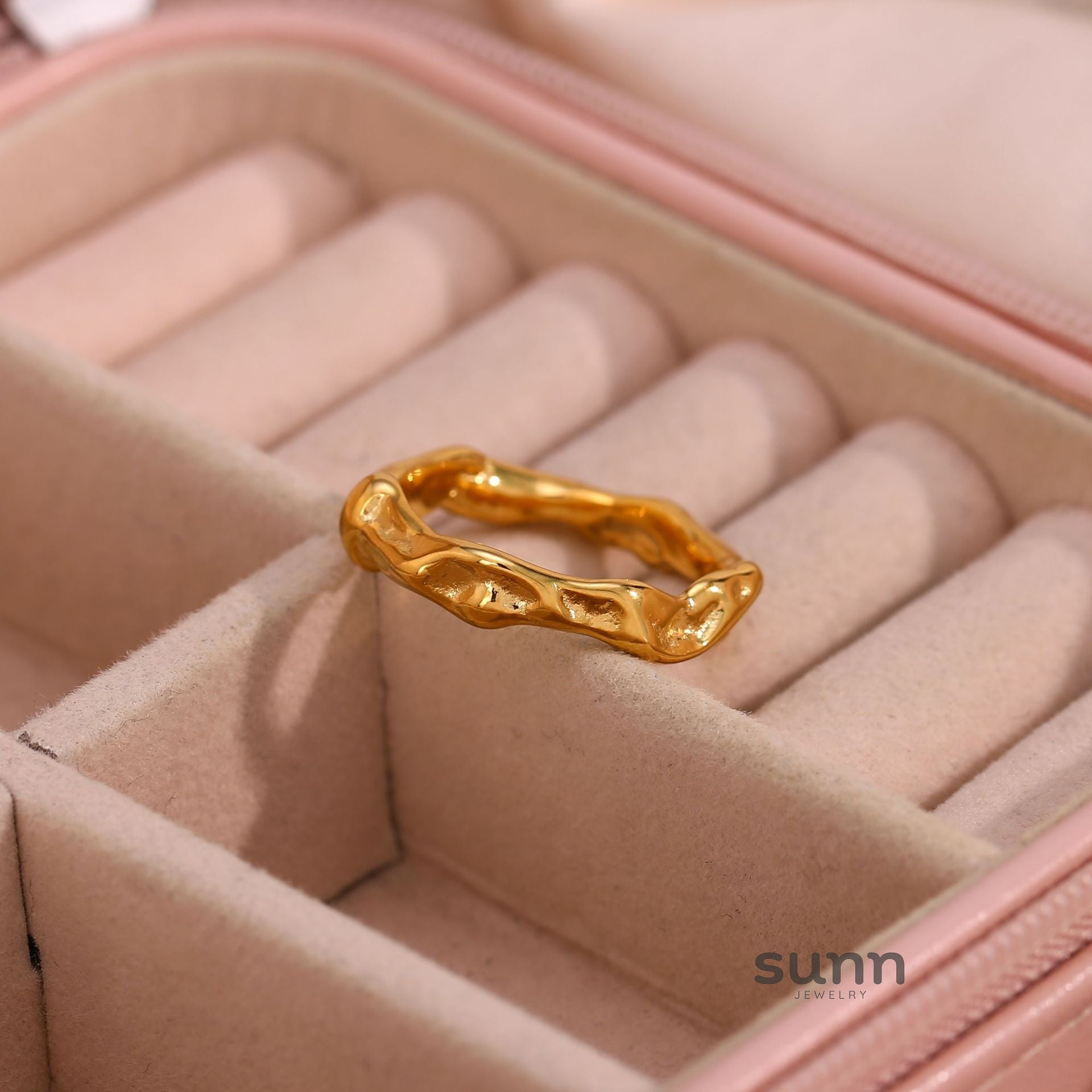 Amiyah Sculptural Gold Ring [G1YSS8ZJ]