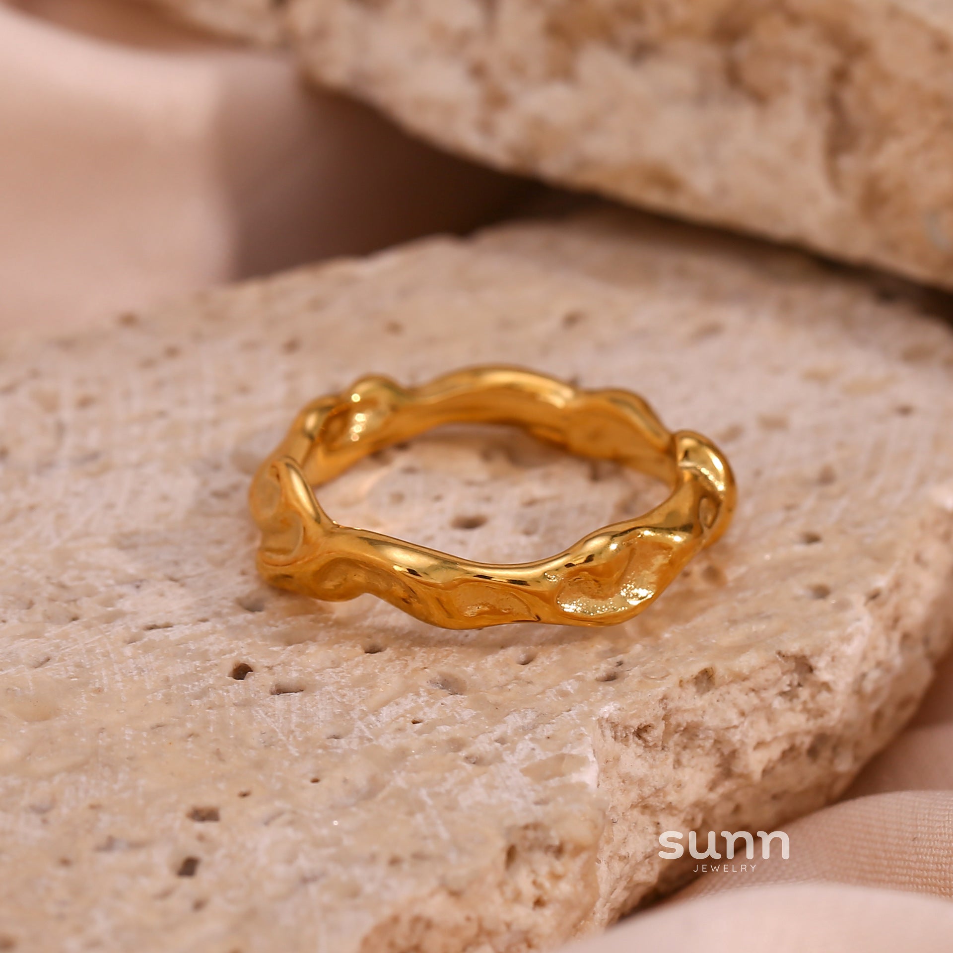 Amiyah Sculptural Gold Ring [YWK77BI3]