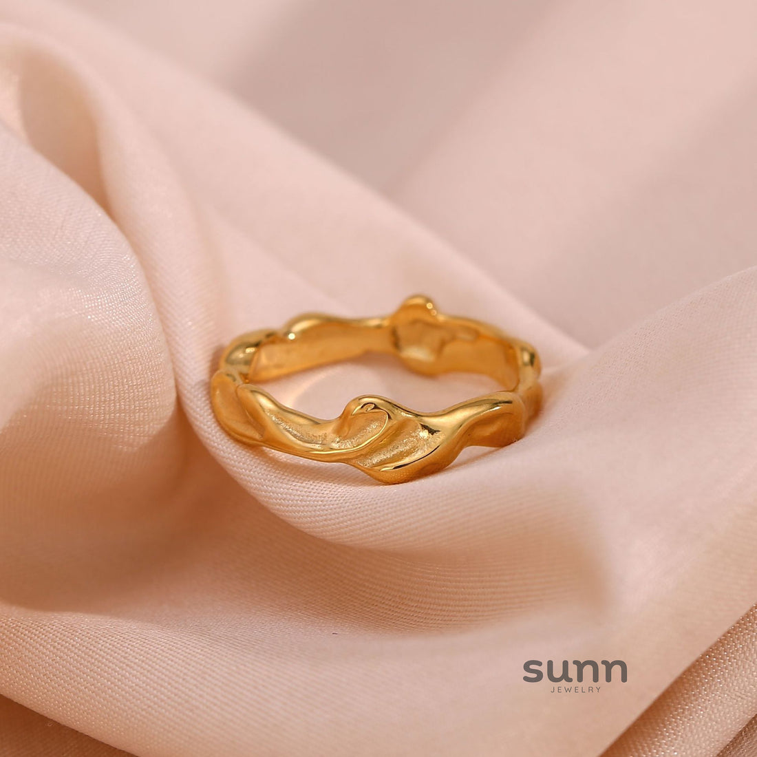 Amiyah Sculptural Gold Ring [DBD3B4GT]